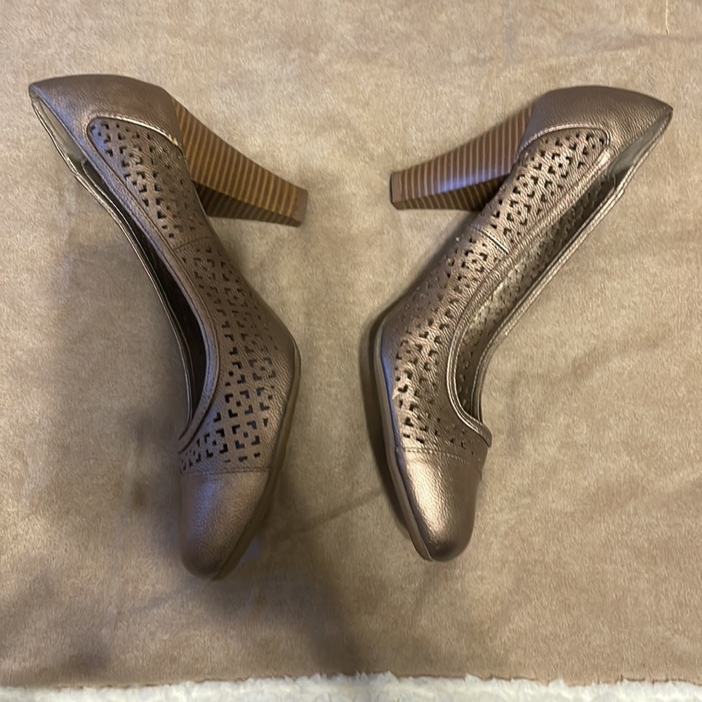 Life Stride Close toe heels